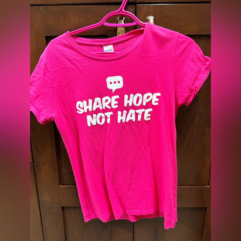 Gildan Heavy Cotton Pink T-Shirt